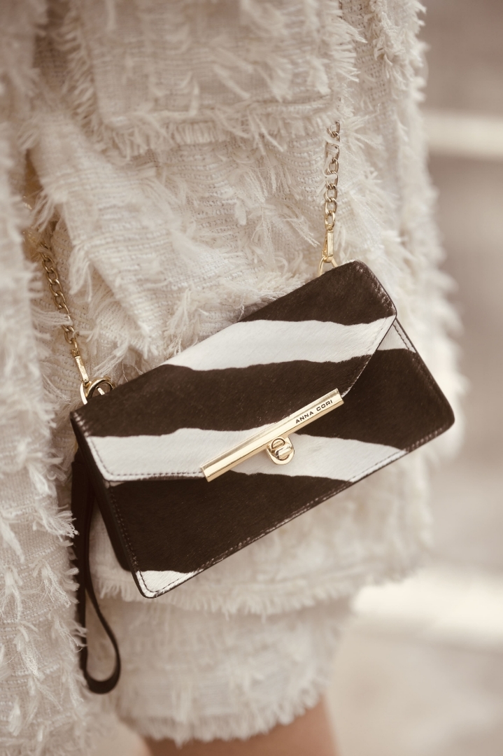 Chain chic: de ce gențile cu lanț sunt accesoriul perfect pentru un efect sofisticat?
